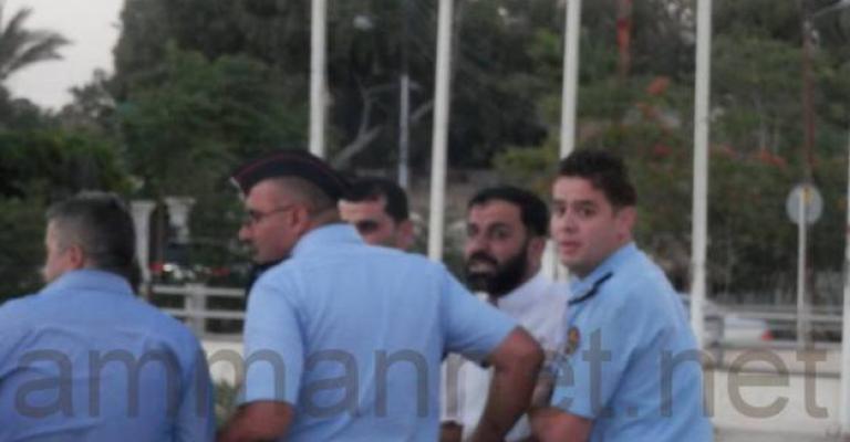 محاولة اعتقال الناشط باسم الروابدة بعد اعتصام أمام الرئاسة- عدسة ريماز موسى