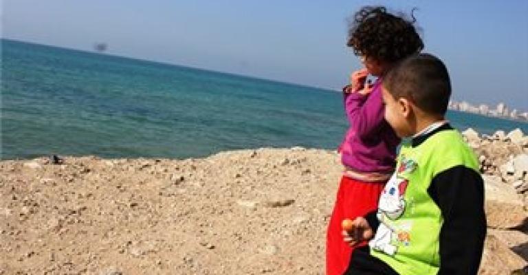 5.3 مليون- اللاجئون مجتمع فتي تنخفض في أوساطهم الأميّة 5.3 مليون- اللاجئون مجتمع فتي تنخفض في أوساطهم الأميّة