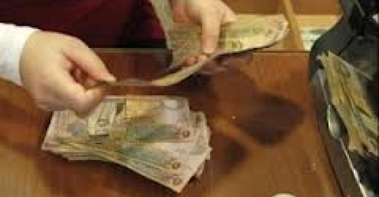 تحذيرات من تاخر صرف المنحة الخليجية تحذيرات من تاخر صرف المنحة الخليجية