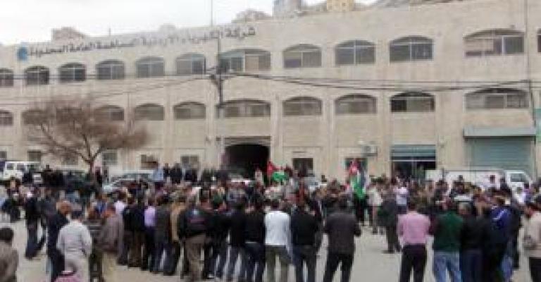 الكهرباء تخصم 5 أيام على موظفيها للمشاركة في الاضراب