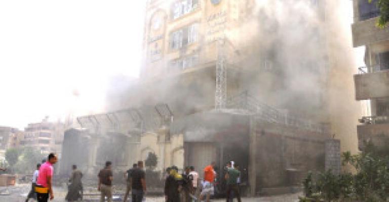 مصر تترقب انتهاء مهلة الجيش في ظل تمسك مرسي بـ "الشرعية"