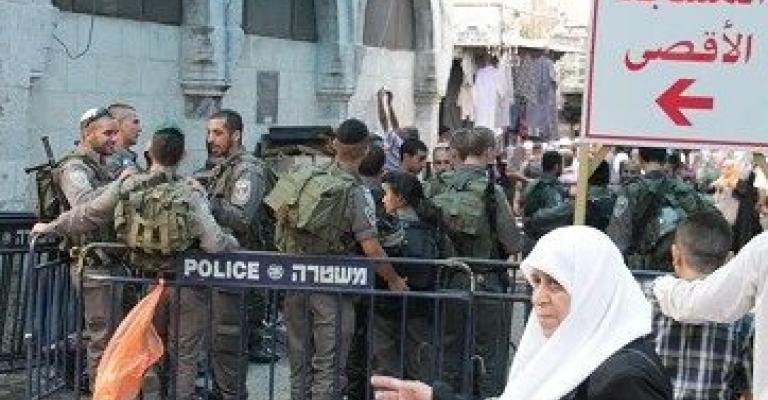 الآلاف يتجهون إلى الأقصى في الجمعة الثانية من رمضان