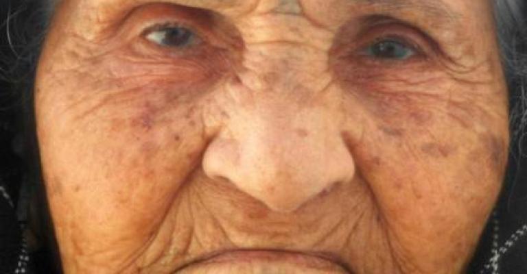 مسنات في الزرقاء يمضين خريف العمر بانتظار من لا يأتون