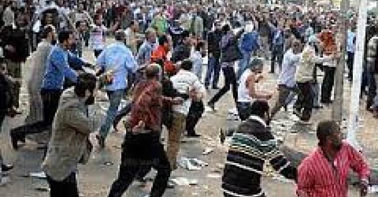 مقتل 17 وإصابة المئات باشتباكات مؤيدي ومعارضي مرسي مقتل 17 وإصابة المئات باشتباكات مؤيدي ومعارضي مرسي