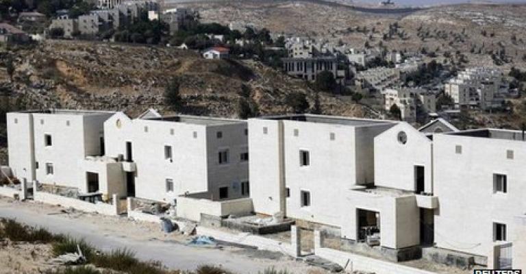 كيري يقول إن بناء مستوطنات جديدة لن يعرقل مفاوضات السلام