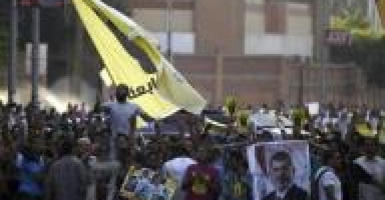 ستة قتلى في مظاهرات نظمها آلاف من أنصار مرسي في مصر ستة قتلى في مظاهرات نظمها آلاف من أنصار مرسي في مصر