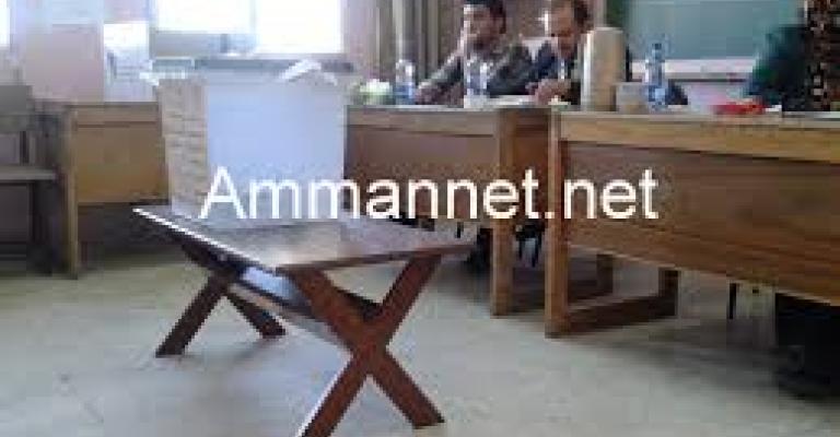 أهالي المزار الجنوبي يعتصمون أمام الوزراء احتجاجاً على نتائج البلديات أهالي المزار الجنوبي يعتصمون أمام الوزراء احتجاجاً على نتائج البلديات