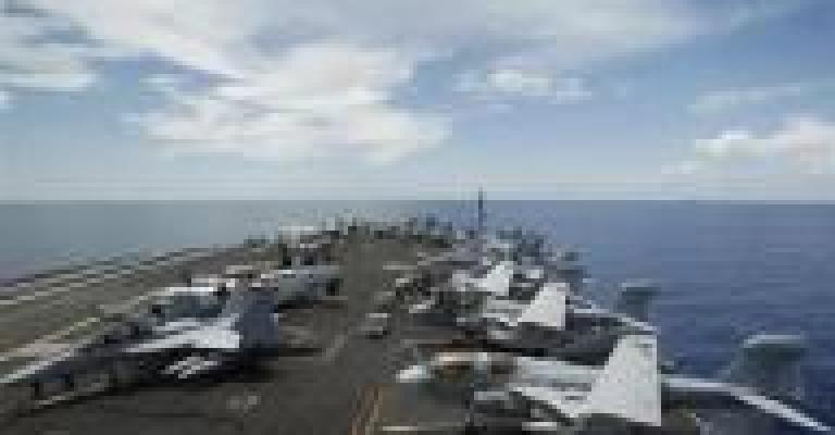 حاملة طائرات أمريكية تدخل البحر الأحمر حاملة طائرات أمريكية تدخل البحر الأحمر