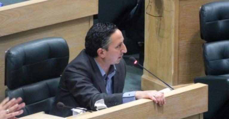 النائب أبو رمان يغضب السرور بكلمة لم تعرف- فيديو