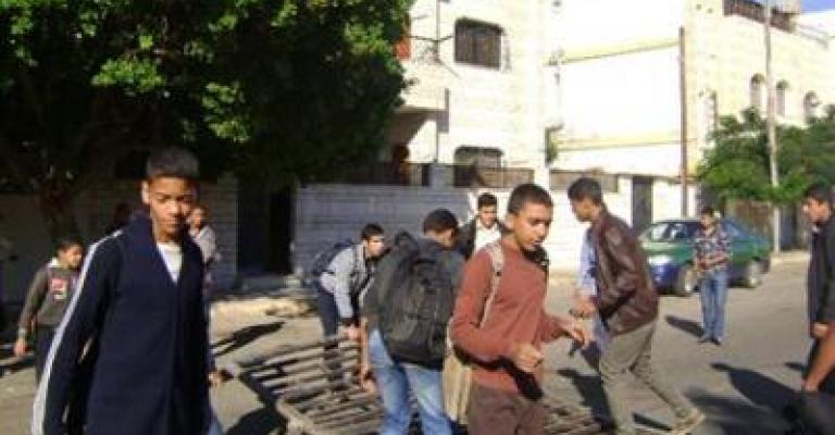 توقيف طلبة محتجين على نقل مدير مدرستهم