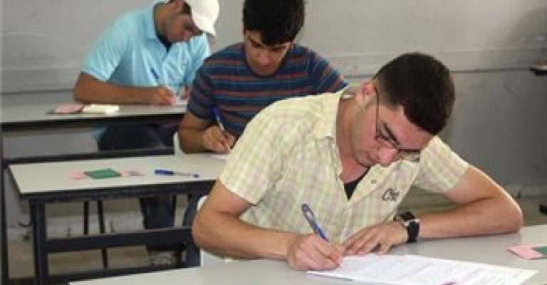 تربية غزة تطبّق قرار إلغاء مادتين بالتوجيهي ورام الله تسائل الحكومة تربية غزة تطبّق قرار إلغاء مادتين بالتوجيهي ورام الله تسائل الحكومة