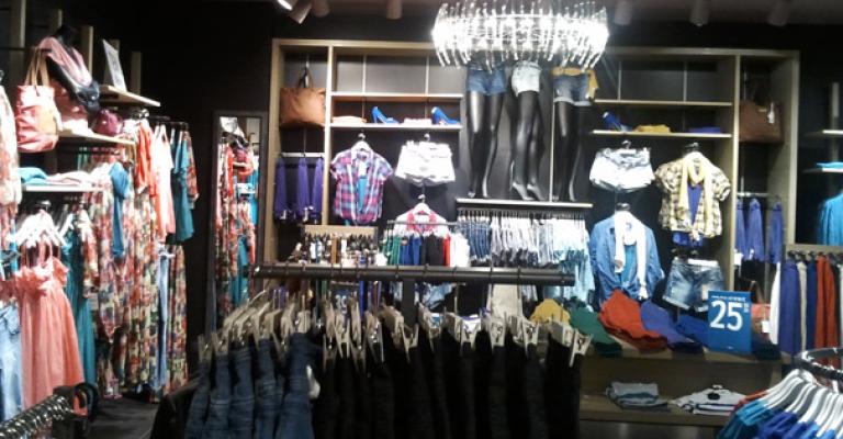 نقابة الألبسة: لا رفع على أسعار الألبسة إذا ضبطت قوائم التخمين الجمركية نقابة الألبسة: لا رفع على أسعار الألبسة إذا ضبطت قوائم التخمين الجمركية