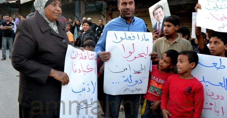 وقفة لأهالي موقوفي مخيم غزة- عدسة بلال عمر