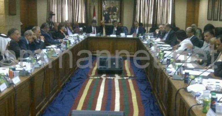 الزعبي يهاجم السياسات الحكومية.. و96% من موظفي البلديات بلا شهادات جامعية الزعبي يهاجم السياسات الحكومية.. و96% من موظفي البلديات بلا شهادات جامعية