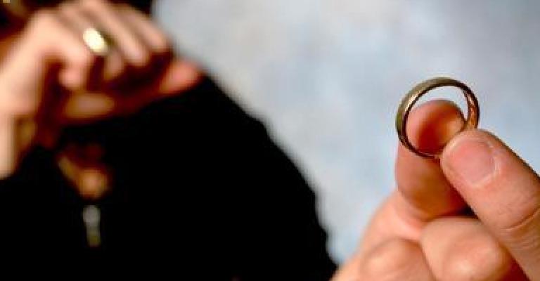 8859 زوجة أقل من 18 عاما خلال 2012