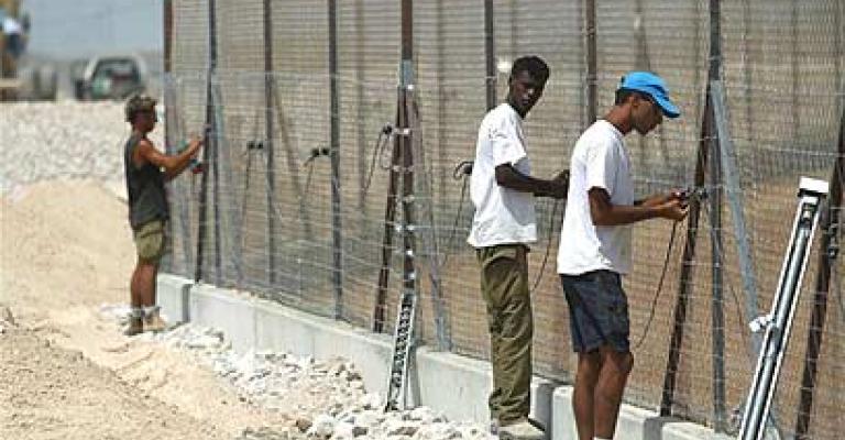 "منظمة التحرير" تتوجه لمحكمة العدل الدولية لتحدي جدار غور الأردن