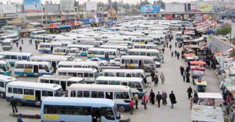 الباصات ترفض الوصول الى "حي نصار" والاهالي يستغيثون