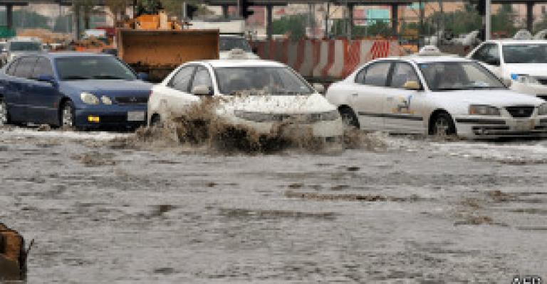 "مقتل فتاة وثمانية مفقودين" في فيضانات السعودية