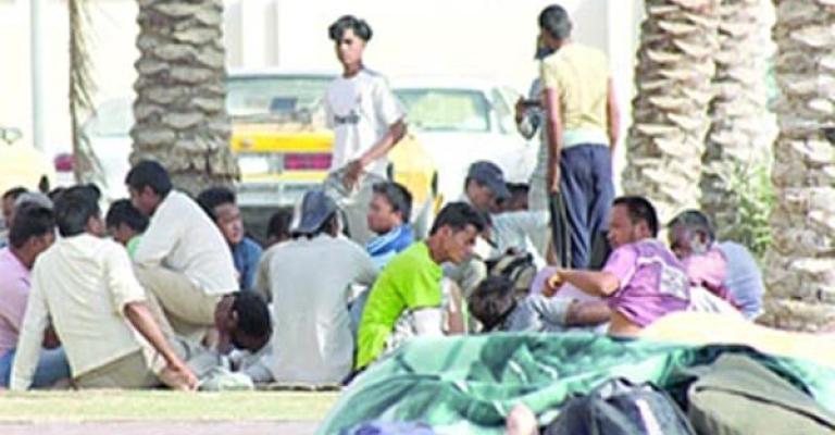 ترحيل العمالة السورية المخالفة.. وشكاوى من سوء المعاملة