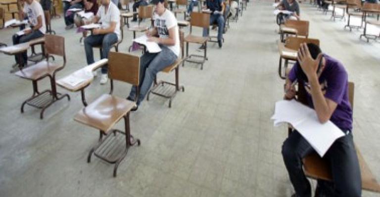 وعود بالاعتراف بشهادات الثانوية العامة للطلبة السوريين وعود بالاعتراف بشهادات الثانوية العامة للطلبة السوريين