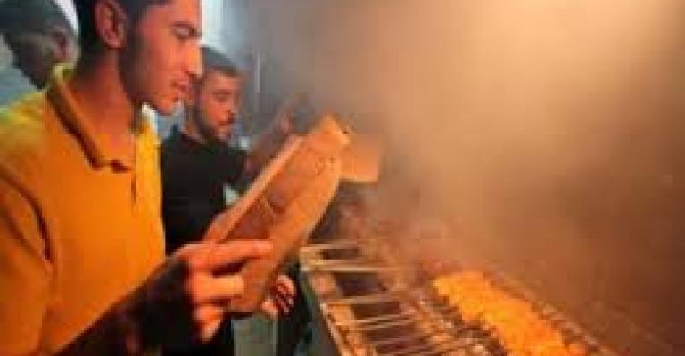 أكاديميو سورية في الأردن .. حكاية لجوء وعمالة بعيدا عن تخصصاتهم أكاديميو سورية في الأردن .. حكاية لجوء وعمالة بعيدا عن تخصصاتهم