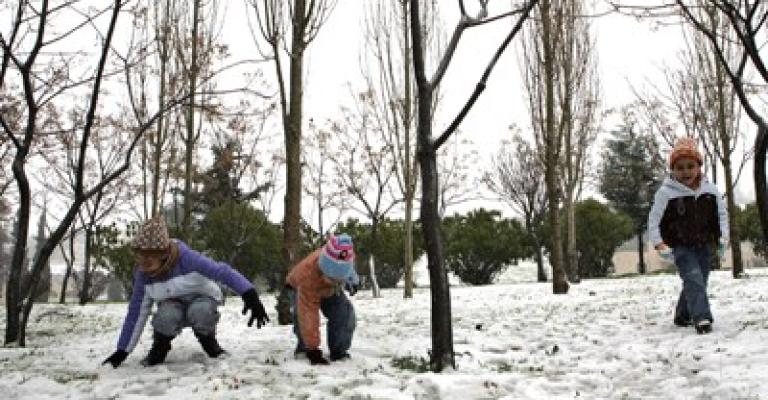 أطفال عمان في الثلج أطفال عمان في الثلج