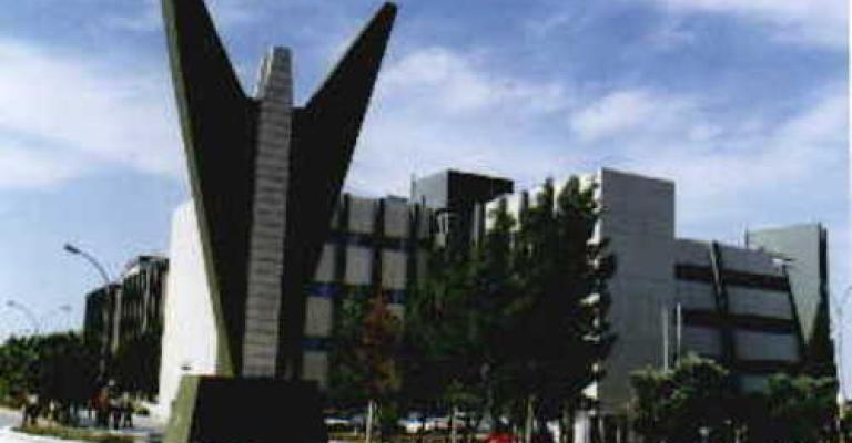 أسلحة نارية وزجاجات حارقة في "اليرموك"