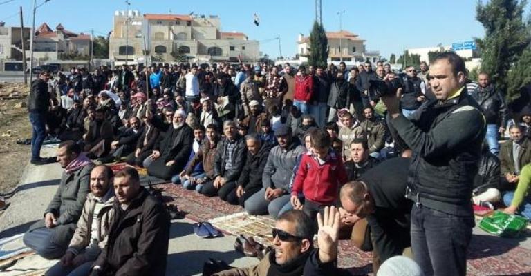 صلاة الجمعة أمام السفارة السورية