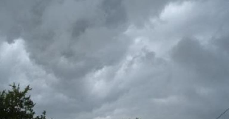 أجواء باردة نسبيا وهطول أمطار السبت أجواء باردة نسبيا وهطول أمطار السبت
