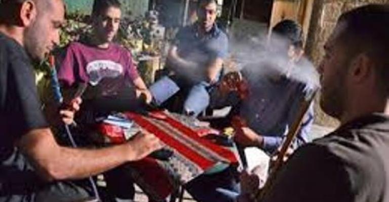 الشباب السوري يستذكرون مقاهي دمشق في عمان