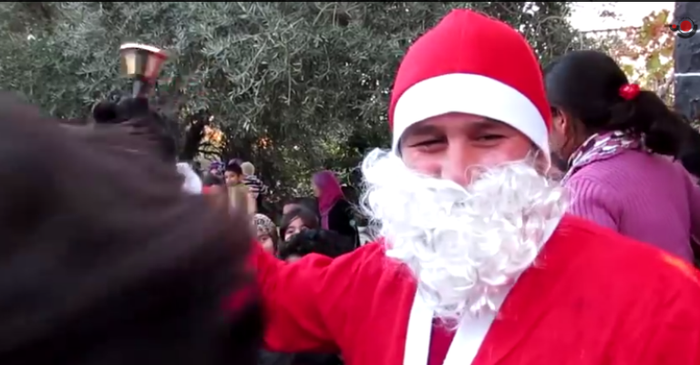 حملة لتوزيع الهدايا على الأطفال السوريين في المحافظات-فيديو
