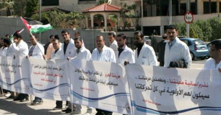 نقابة الممرضين تدرس التصعيد نهاية الشهر الجاري