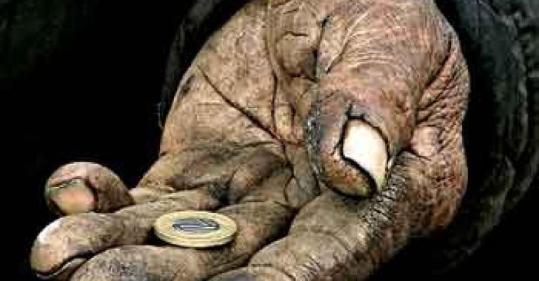 جد يتخلى عن أحفاده بسبب الفقر 