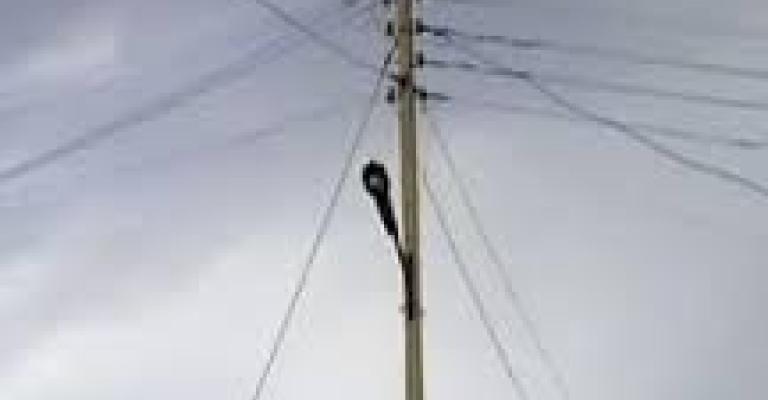 شبكة كهرباء عشوائية تهدد حياة اللاجئين في الزعتري