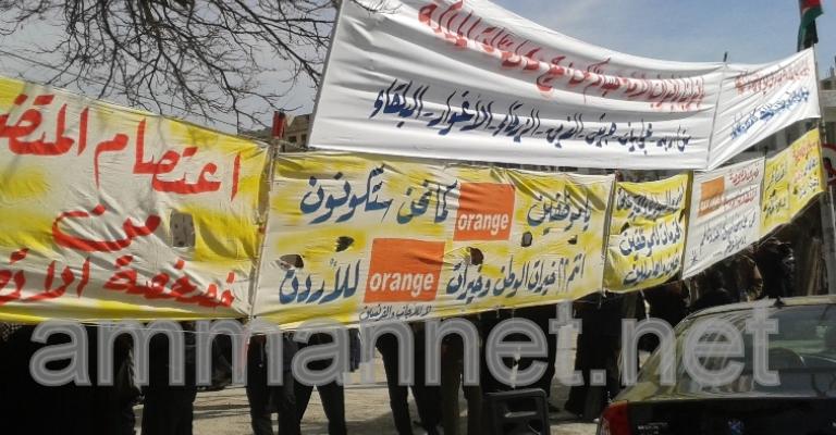 اورانج: لا حقوق للمتقاعدين من الشركة..والمتضررون يعتصمون