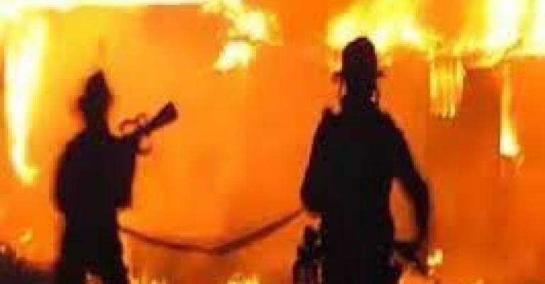إخماد حريق بمصنع مواد غذائية في سحاب