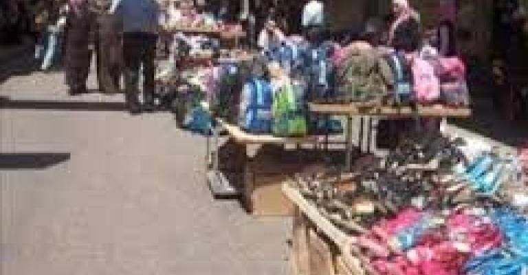  الاستمرار بإزالة التعديات على الأرصفة بوسط البلد