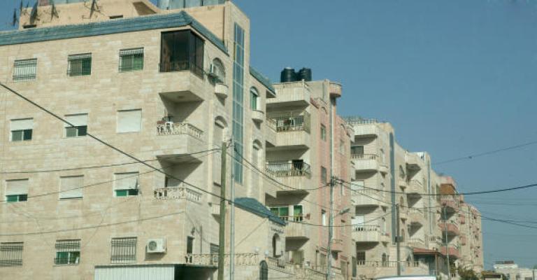 من يضع سقفا لأسعار الشقق؟!