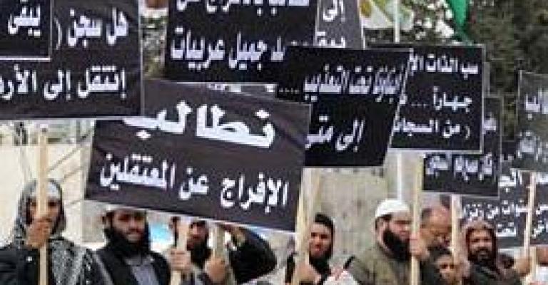 سجناء التيار السلفي يضربون عن الطعام