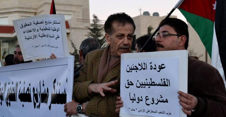 وقفة احتجاجية أمام السفارة الأمريكية رفضا لخطة كيري - عدسة بلال عمر