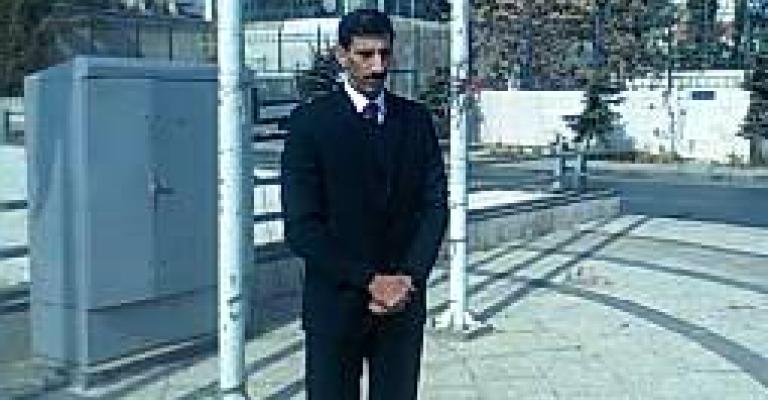 الحتاملة يعلق اعتصامه عقب لقاءه النسور