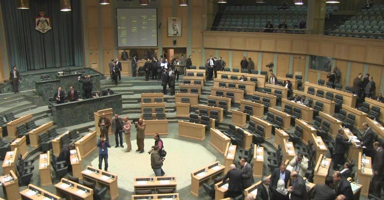 النواب يجرمون عدم التبليغ عن الفساد