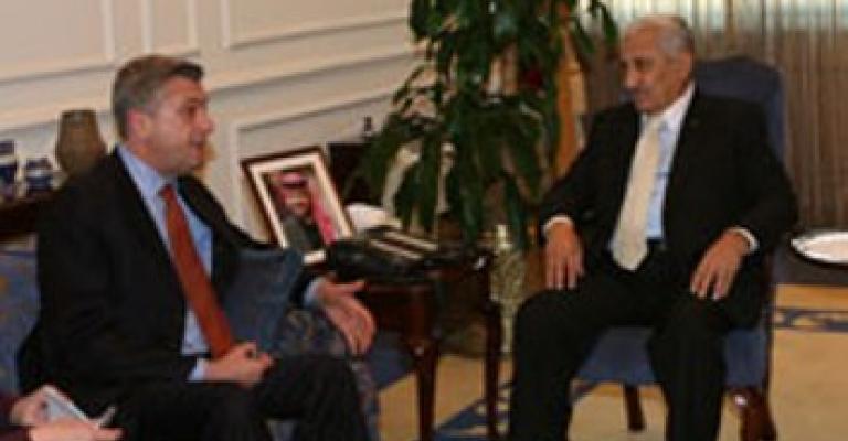 النسور يدعو "الأنروا" لدعم حق العودة سياسيا