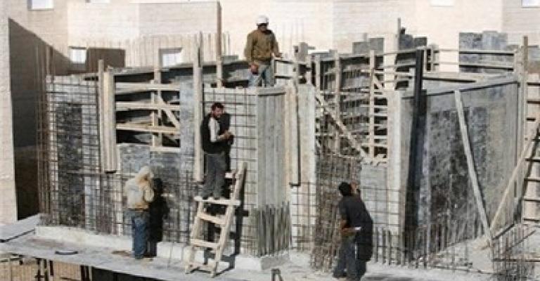إصابة عامل إثر سقوطه من الطابق الخامس
