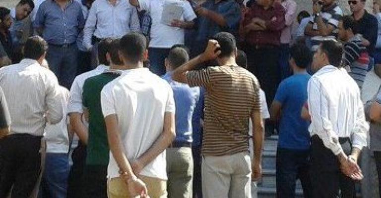 المعلمون يعتصمون أمام الرئاسة