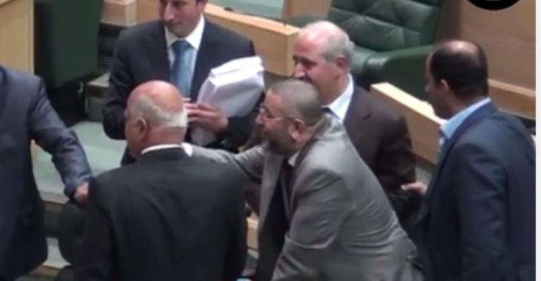 الشيخ يطالب بإحالة مدير "مياهنا" للنائب العام.. والشوبكي يسأل عن طرد السفير الشيخ يطالب بإحالة مدير "مياهنا" للنائب العام.. والشوبكي يسأل عن طرد السفير