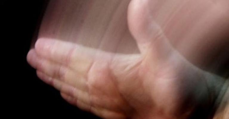 أربعيني يقتل ابنته بعد أن اتهمتها مدرستها بالسرقة