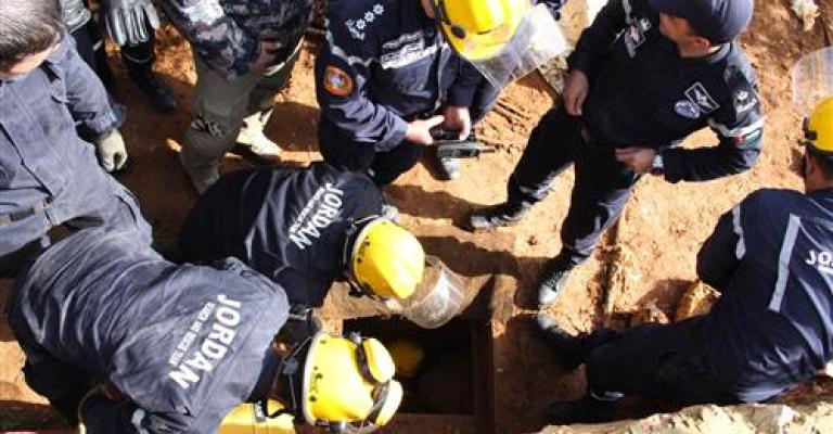 وفاة عامل وافد سقط بحفرة بعين الباشا