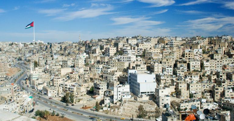 أمانة عمّان توقف ترخيص طابق السطح