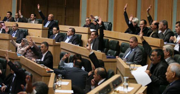 النواب يحيلون قانون الإرهاب للجنة القانونية